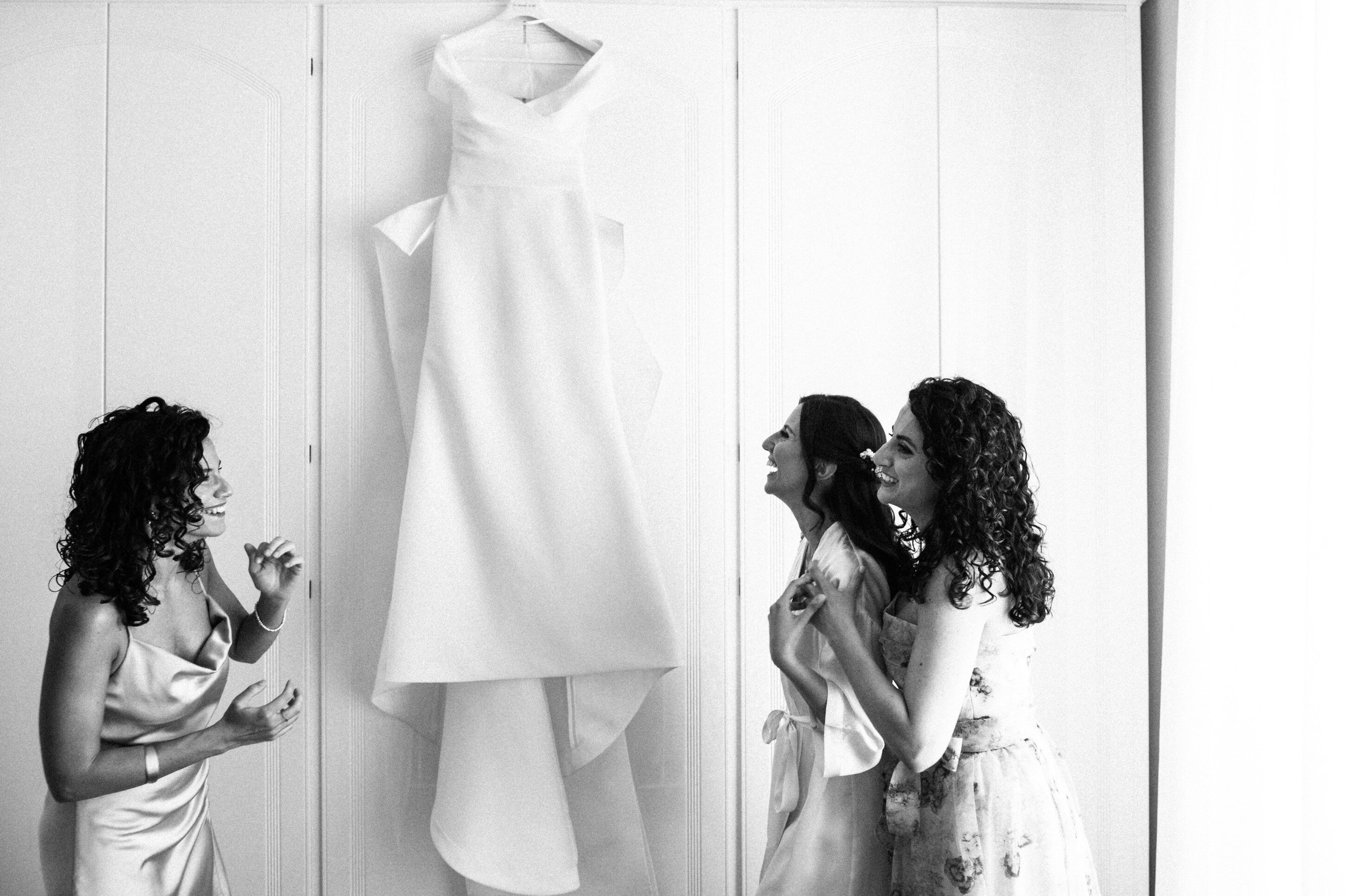 Chi paga il vestito da sposa