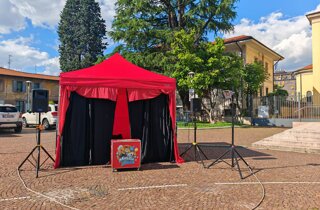 teatro itinerante del Mago Taz in piazza a Carcare