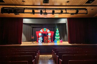Teatro Gasman di Borgio Verezzi allestito per la festa per bambini