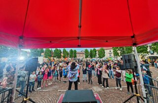 BabyDance per bambini in piazza a Carcare con animatrice