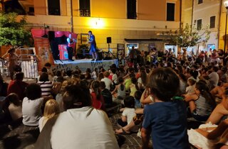 mago-taz-bolle-giganti-a-pietra-ligure-festa-di-piazza.jpeg mago-taz-bolle-giganti-a-pietra-ligure-festa-di-piazza.jpeg