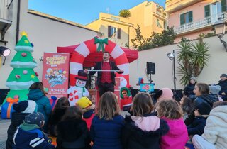 animatrice-per-bambini-bolle-di-sapone-giganti.jpeg