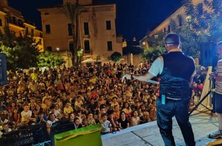 mago-taz-animazione-festa-di-pietra-ligure-con-bambini.jpeg mago-taz-animazione-festa-di-pietra-ligure-con-bambini.jpeg