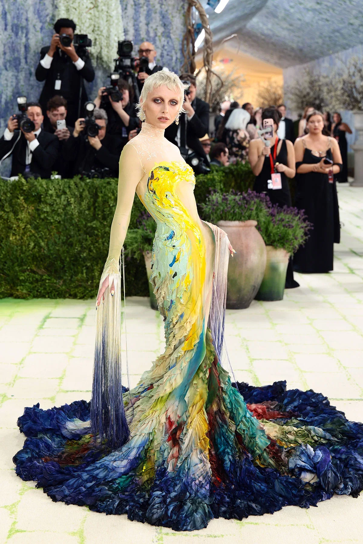 emma-chamberlain-wore-mugler-to-the-2026-met-gala.webp emma-chamberlain-wore-mugler-to-the-2026-met-gala.webp