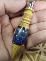 pendule-arbre-de-judee-avec-lapis-lazuli-en-resine