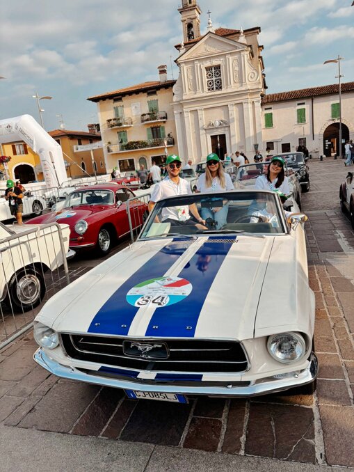 Innocenti Mini cooper 1000 del 1967 - classic gt noleggio matrimonio eventi turismo guida vintage brescia mantova verona lago di garda iseo