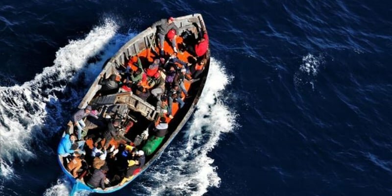 Sul barcone bimba di 4 anni che viaggiava sola