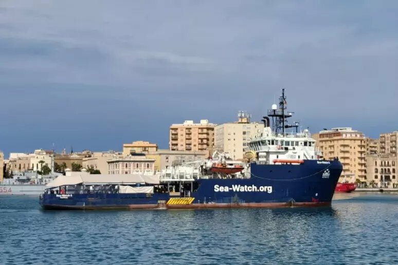 Sea Watch 5, fermo di 20 giorni e multa da 10.000 &euro;