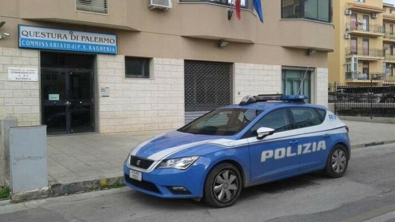 Accoltella il compagno dell'ex moglie e scappa