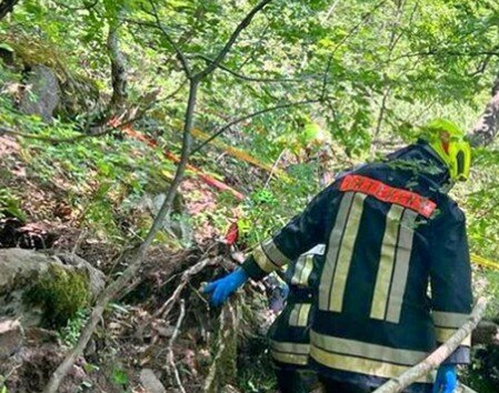 Macchina nel dirupo, muore un quarantenne