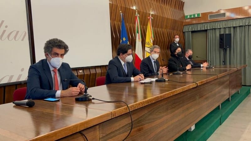 Aeroporti, primo passo verso la fusione