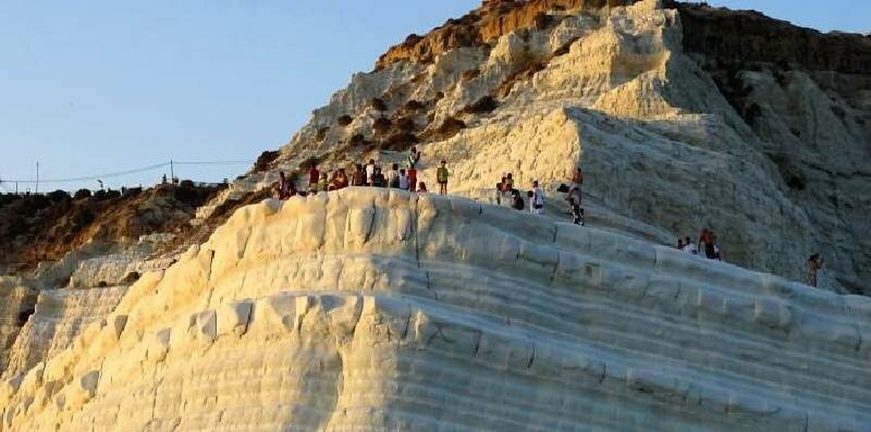 L'invasione (vietata) a Scala dei Turchi