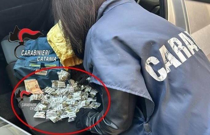 Prese le due rider della droga al centro di Catania