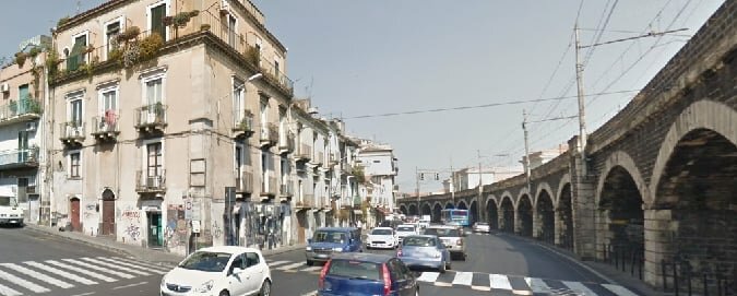 Ubriaco e violento: calci ai poliziotti catanesi