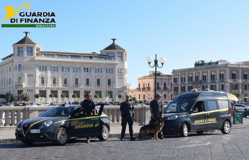 Truffa da 2 milioni con falsi corsi di formazione Truffa da 2 milioni con falsi corsi di formazione