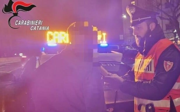 Catania: l'auto sbanda, alla guida un ubriaco