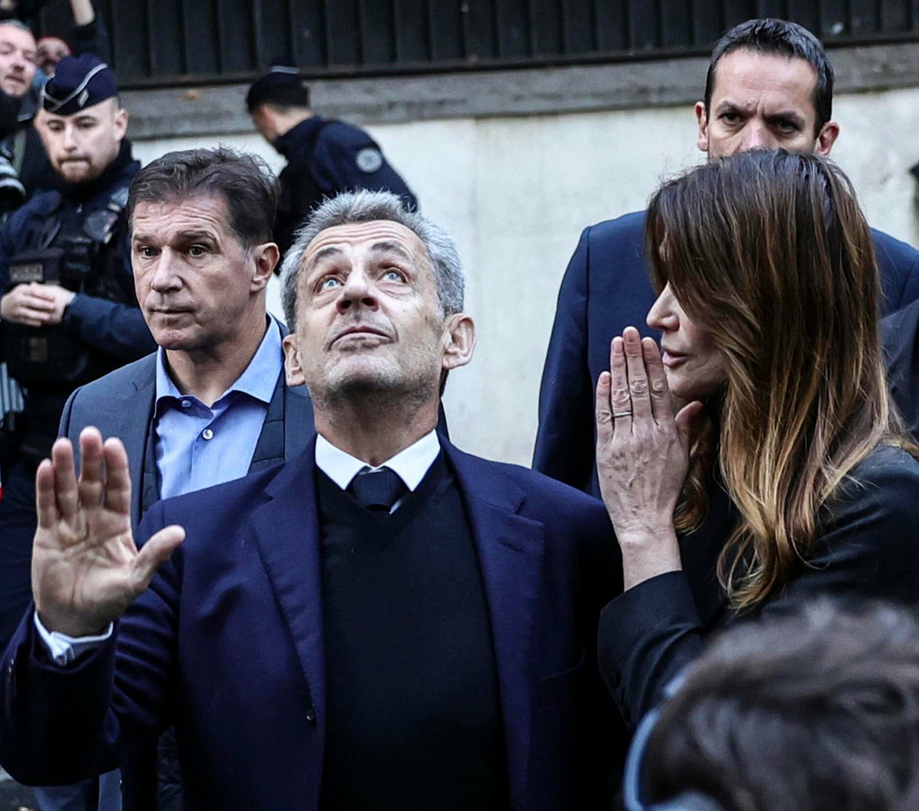 Sarkozy lascia il carcere Sarkozy lascia il carcere