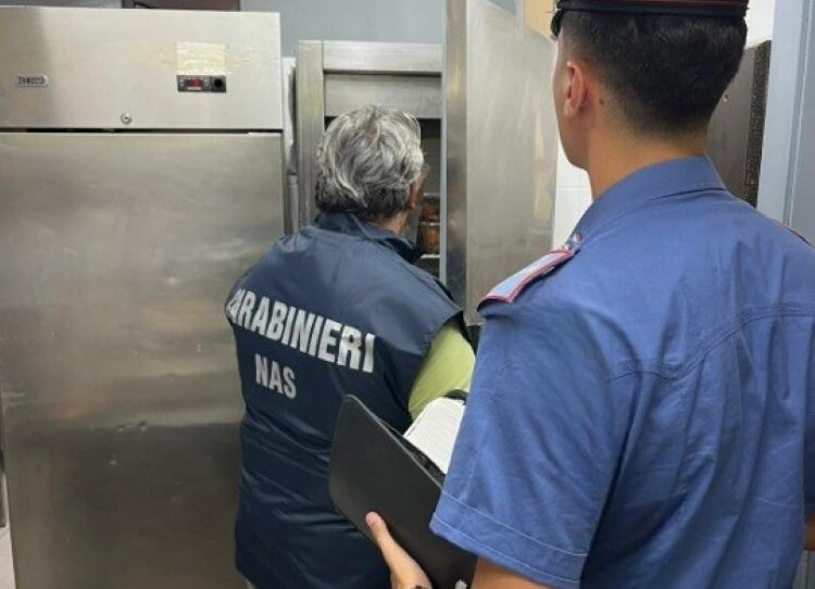 Latticini e uova non tracciati: maxi sanzione alla macelleria