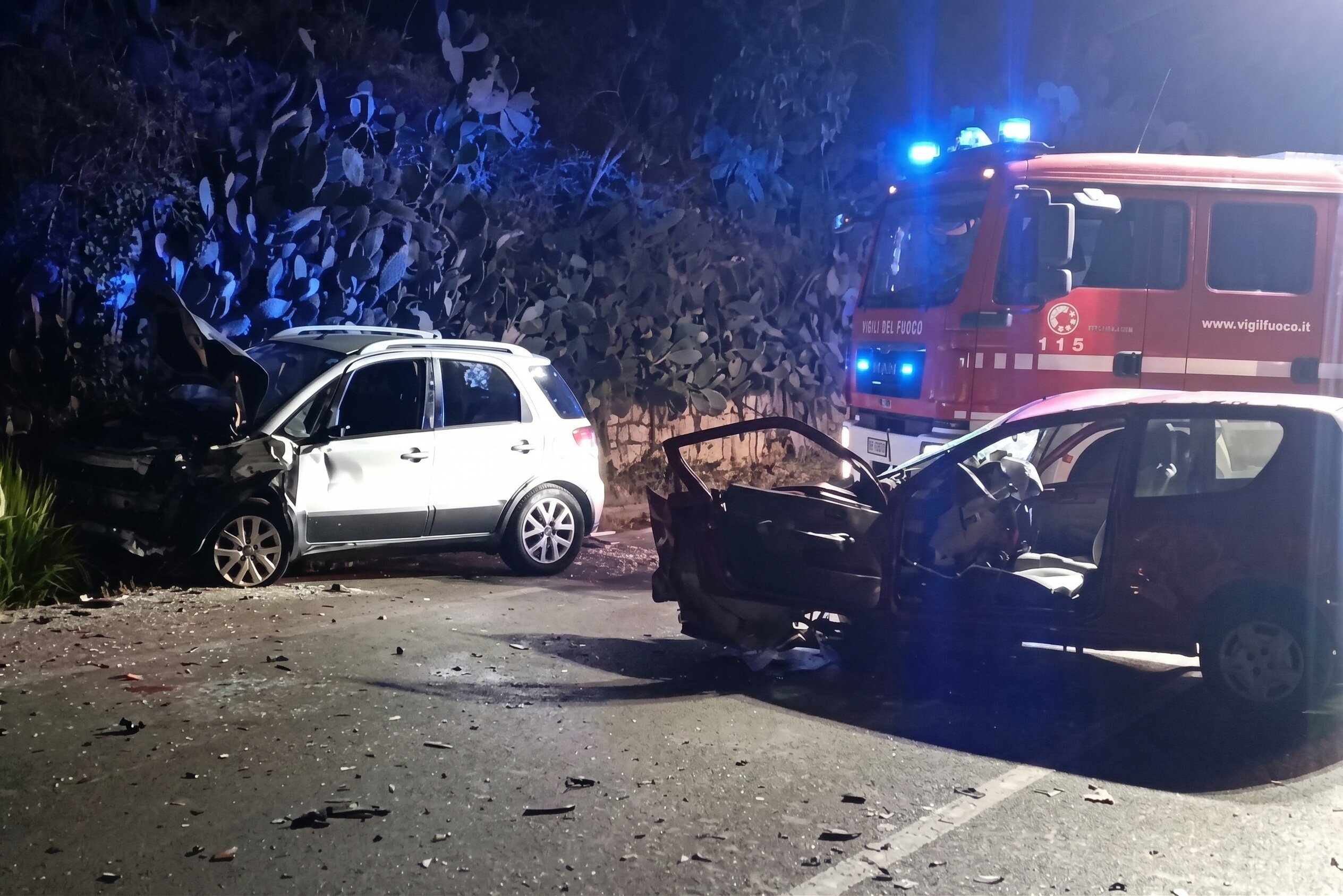 Scontro frontale: 4 feriti, grave bimbo di 5 anni Scontro frontale: 4 feriti, grave bimbo di 5 anni