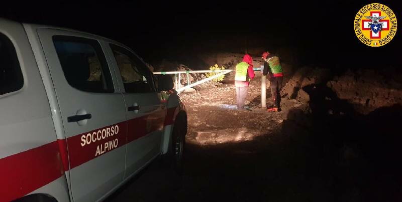 Salvati turista in un dirupo e donna persa nei boschi