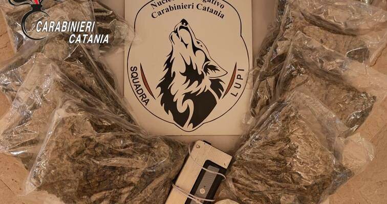 Picanello: scarrozzava 11 kg di droga