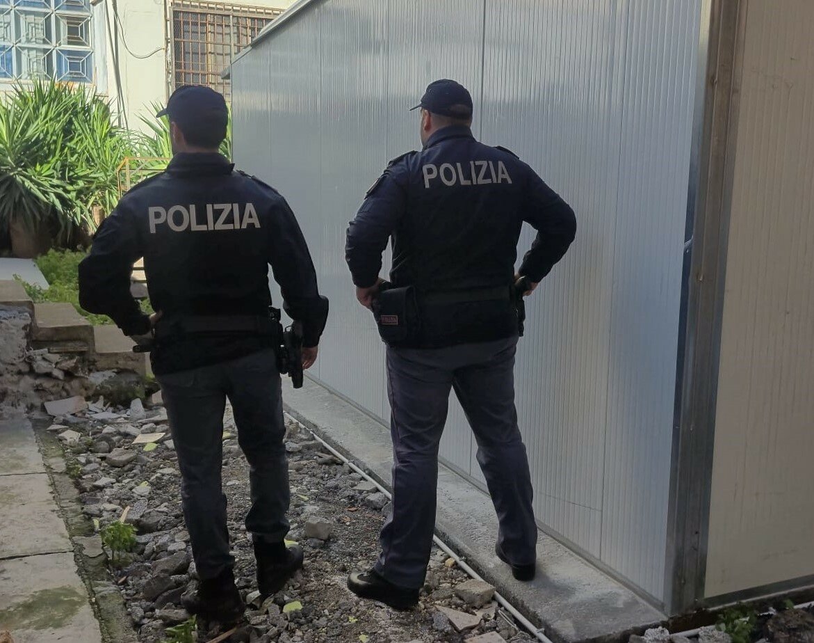 controlli-della-polizia-di-stato-in-corso-indipendenza-irregolarita’-in-una-rivendita-di-minimoto-e-scooter.-sanzioni-per-3.000-euro-2.jpeg
