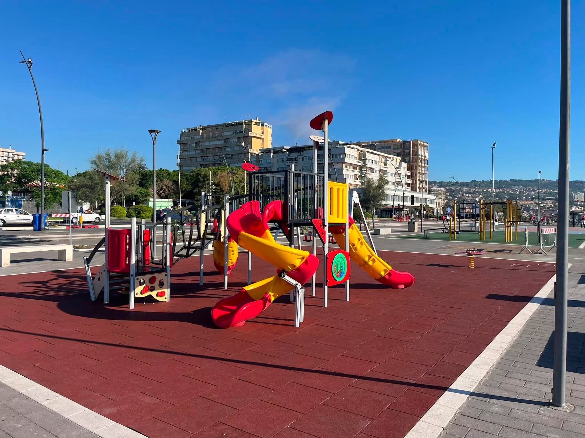 Rimessa a nuovo piazza Battiato devastata da Harry