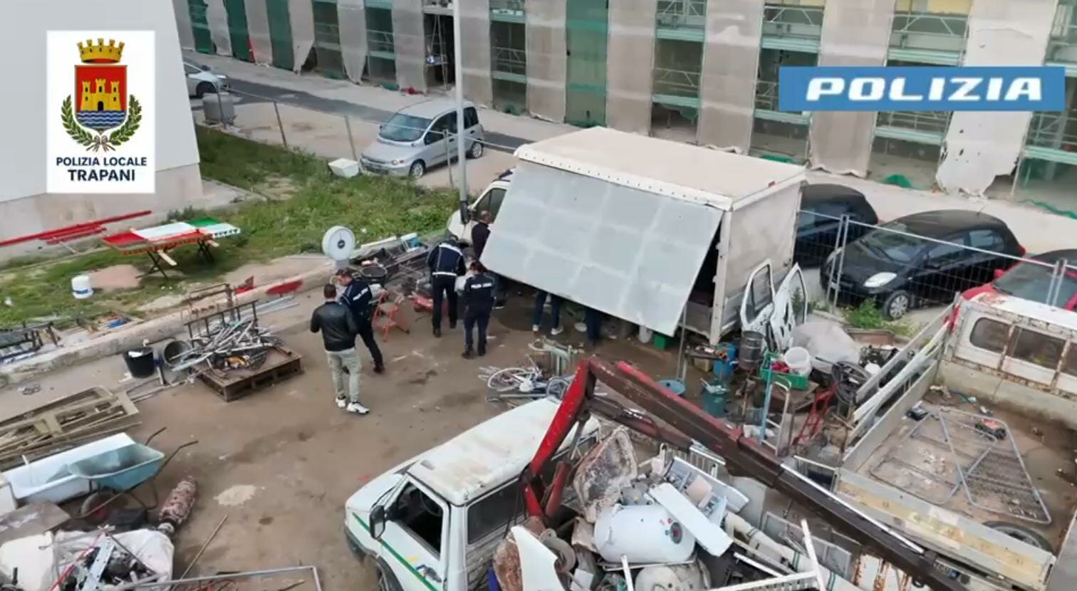 Raccolta di ferro abusiva, sui social c'erano i prezzi