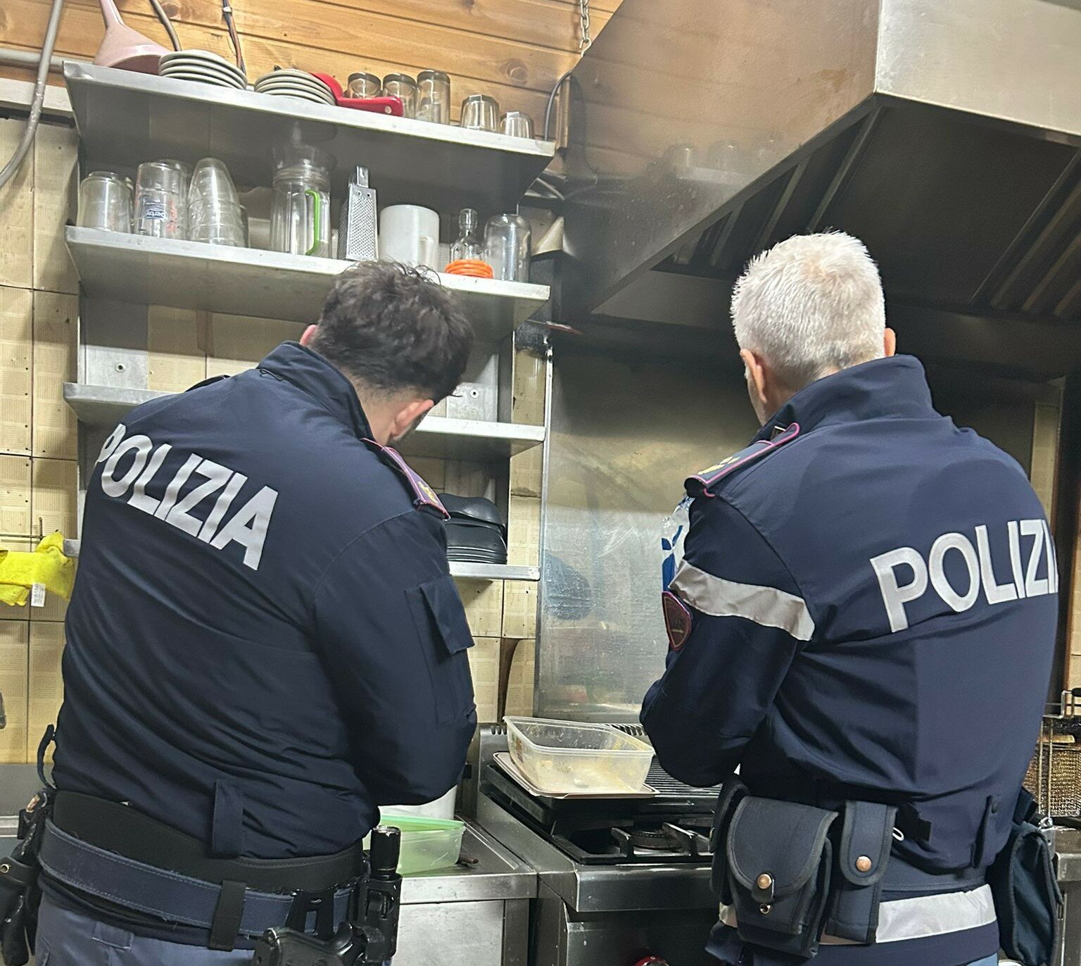 controlli-della-polizia-di-stato-in-un-bar-di-giarre-e-in-un-caseificio-di-mascali-sanzioni-per-40.000-euro.-1.jpeg