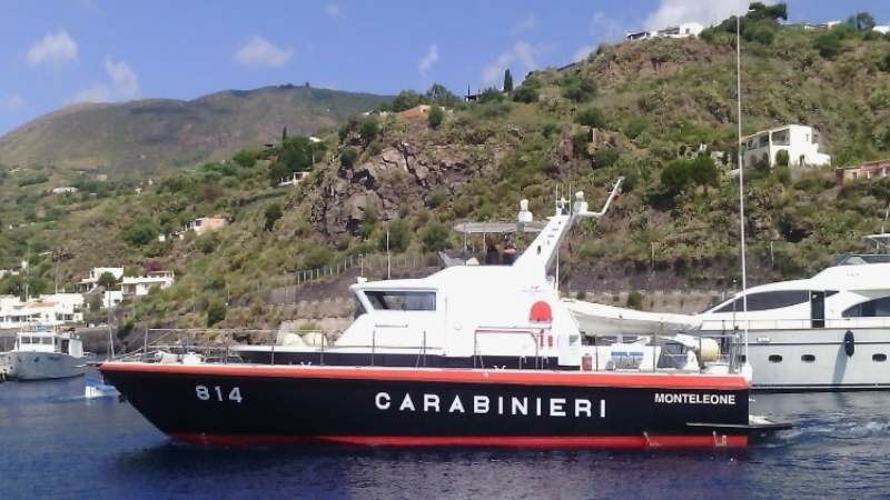 Scontro tra catamarano e peschereccio, un ferito