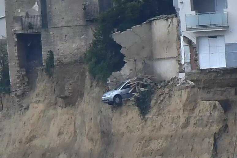 Frana a Niscemi: via alle indagini, acquisiti gli atti sul dissesto Frana a Niscemi: via alle indagini, acquisiti gli atti sul dissesto