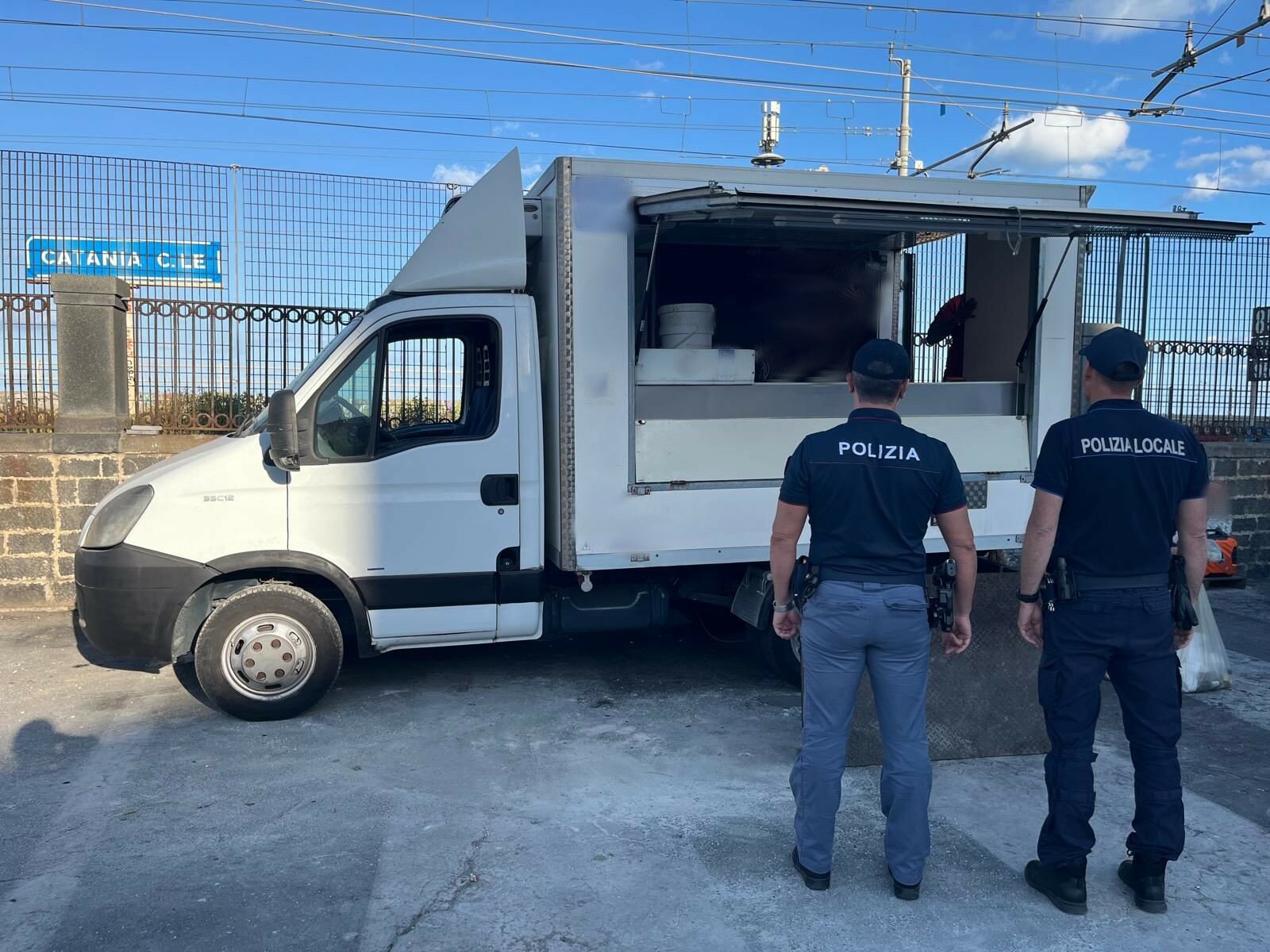 Nel food truck catanese distrutti 20 chili di cibo
