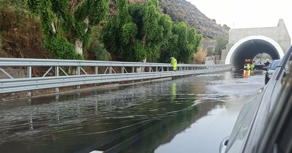 Corsia da rifare: chiude tratto della A18