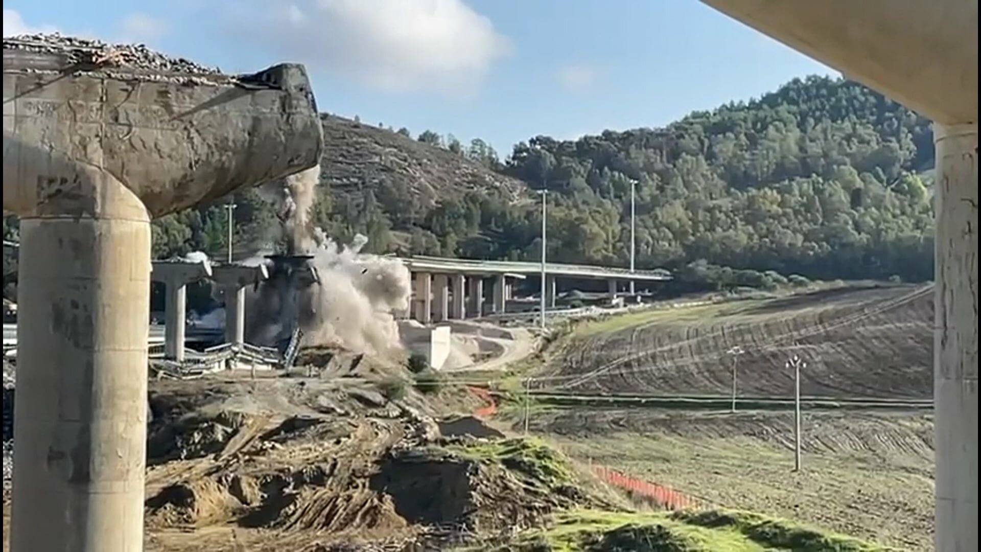 Demolito il viadotto Salso