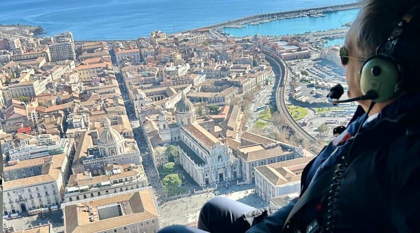 Il sindaco guarda Catania dall'alto