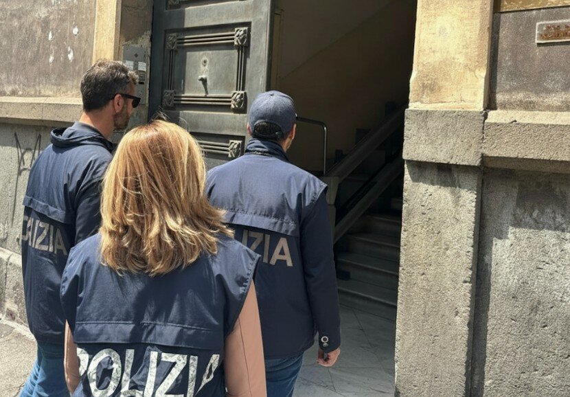 Violenza sessuale su una 14enne, arrestati la madre e il compagno Violenza sessuale su una 14enne, arrestati la madre e il compagno