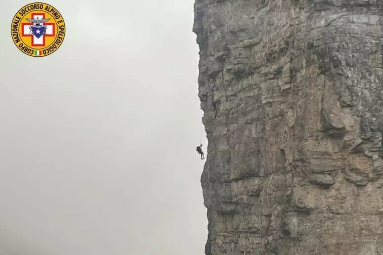 Sospeso nel vuoto per ore, salvataggio da film Sospeso nel vuoto per ore, salvataggio da film