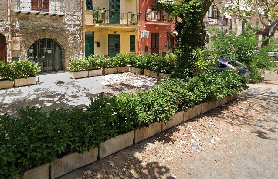 Il racket colpisce ancora: a fuoco pizzeria e chiosco