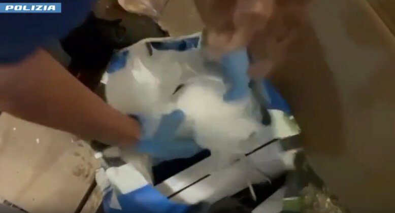 A San Cristoforo la cocaina in tappezzeria