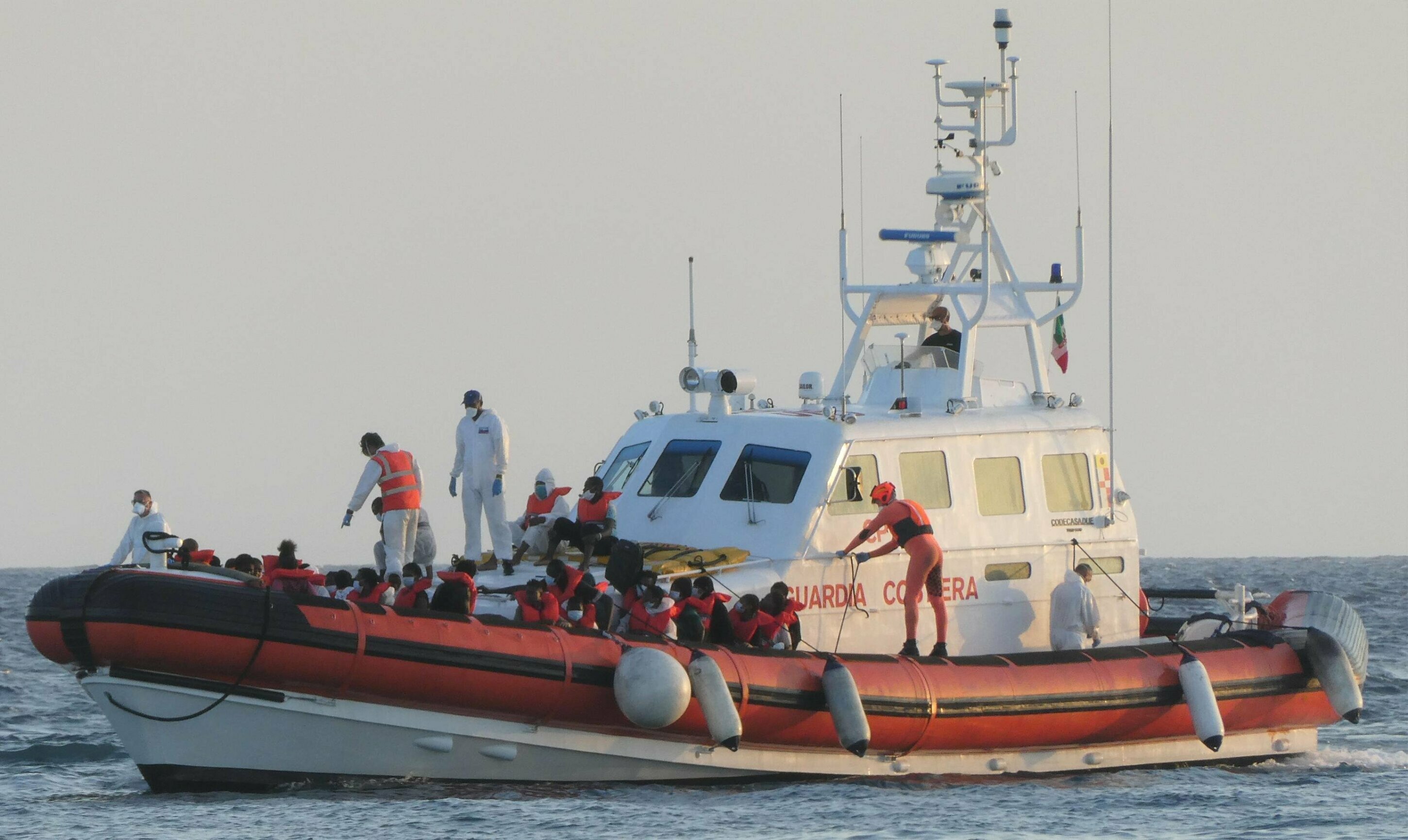 Lampedusa, approdati 25 barchini in poche ore