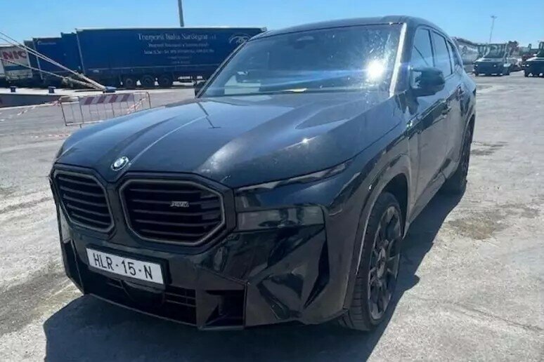 Telai falsi e documenti clonati: auto di lusso stavano per finire in Tunisia