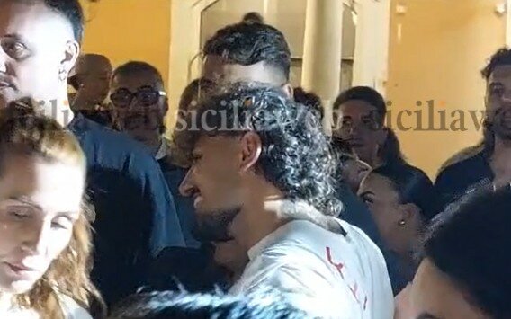 Delirio al centro di Catania: c'è Giovanni con le sue brioche VIDEO Delirio al centro di Catania: c'è Giovanni con le sue brioche VIDEO