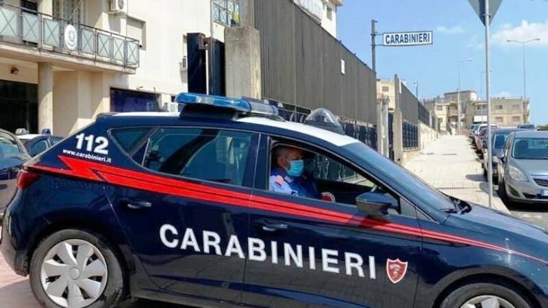 Botte alla moglie per un like su Facebook: arrestato