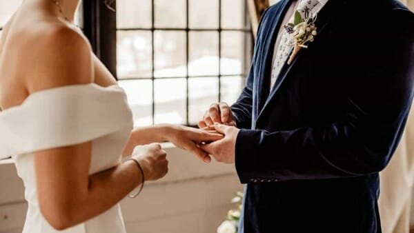 Ci si sposa sempre meno (e sempre pi&ugrave; tardi)