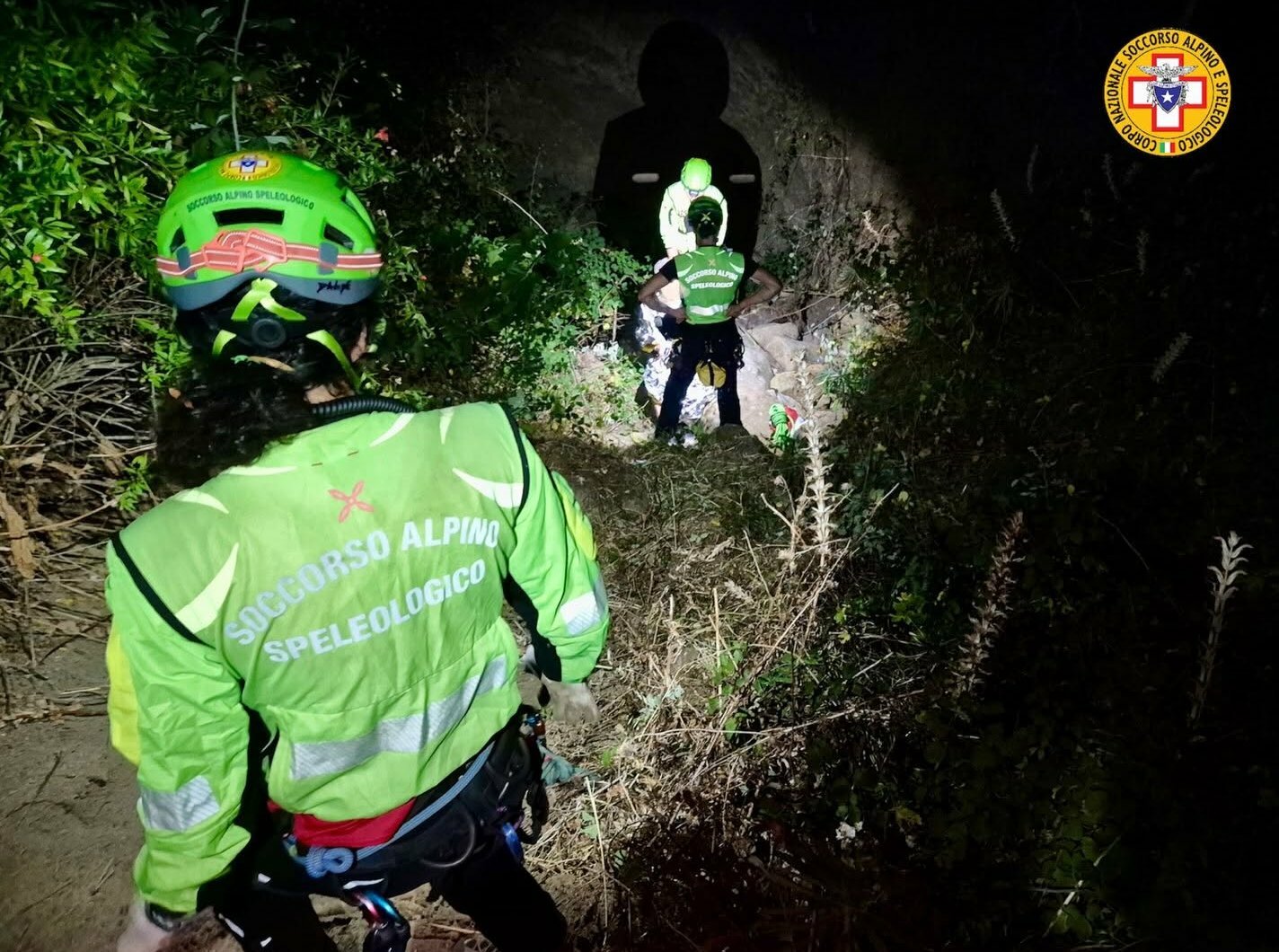 Anziano catanese si perde e cade nel dirupo: salvato