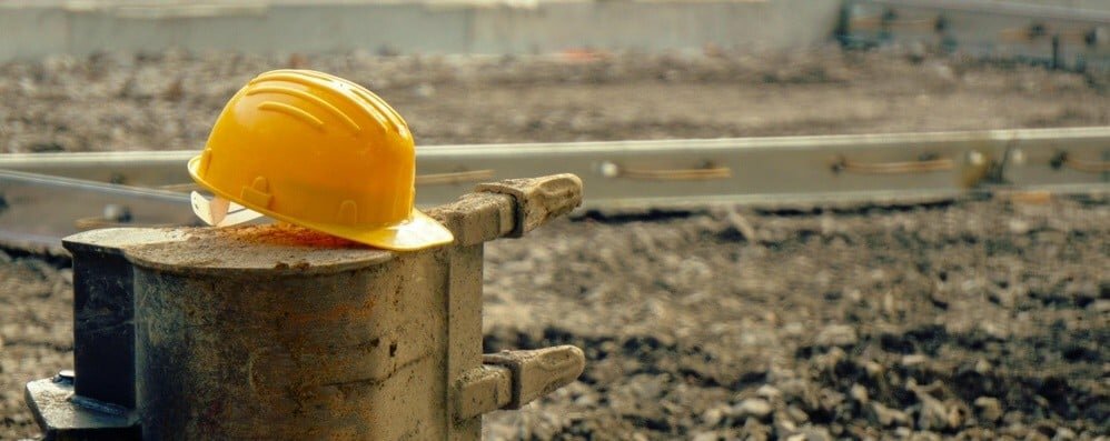 Operaio cade da impalcatura e muore