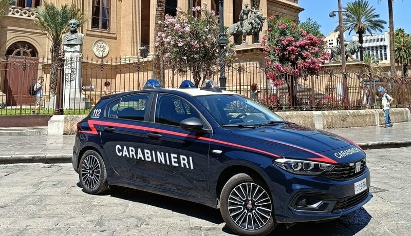 Magneti per nascondere la droga: 10 arresti a Palermo