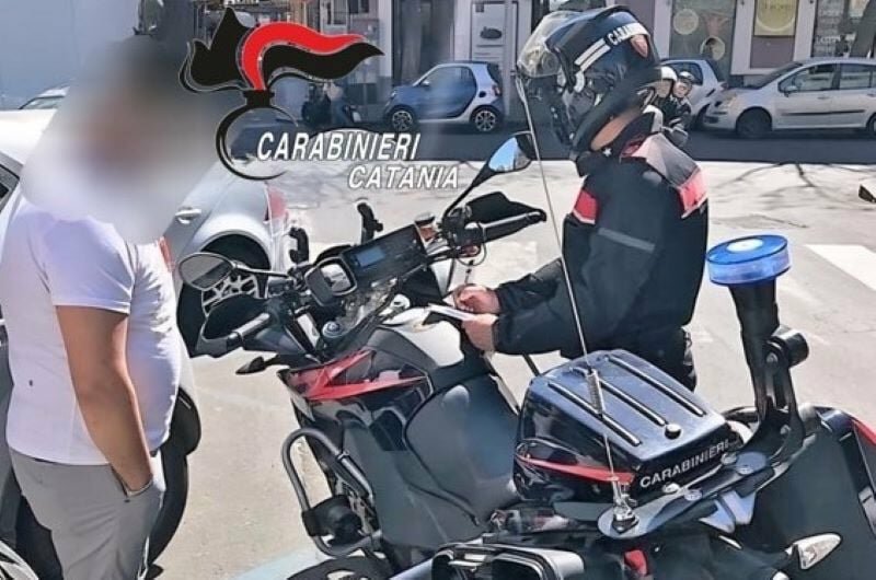 Denunciato parcheggiatore abusivo in piazza Europa