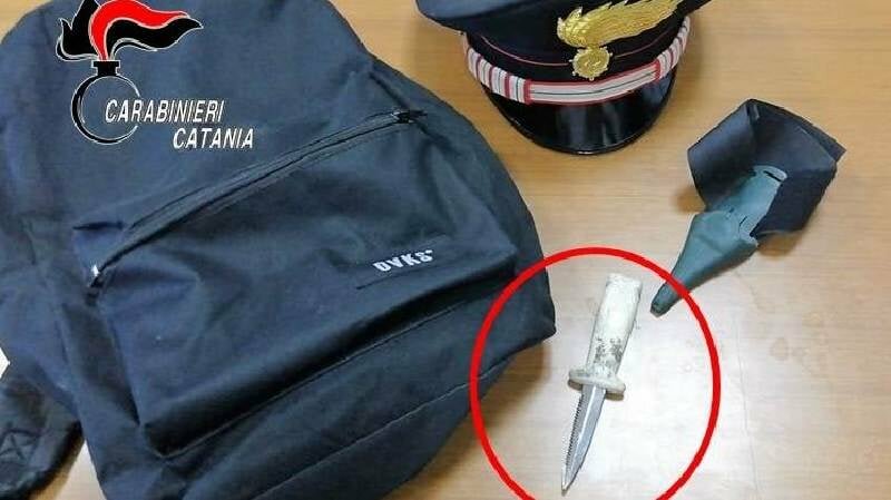 Stalker armato di coltello aspettava la ex convivente all'uscita dal posto di lavoro