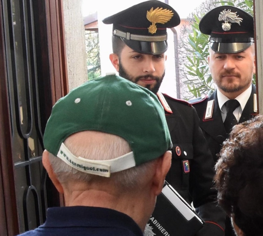 Badante infedele deruba anziano